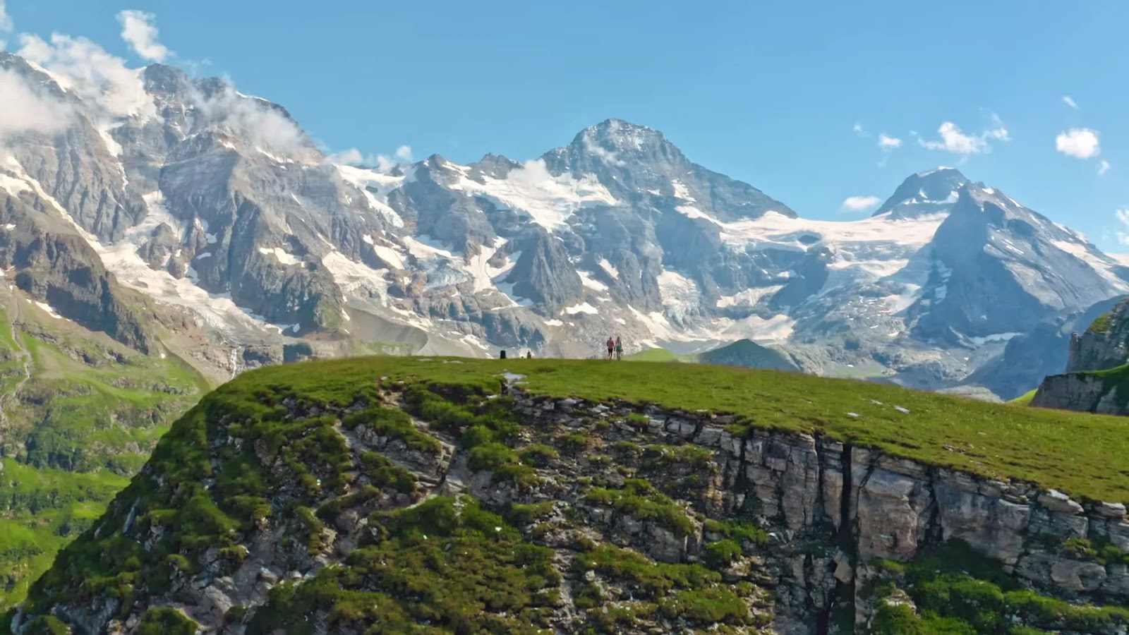 Unforgettable Swiss Hike: 3km Tunnel to Stunning Limmernsee Views